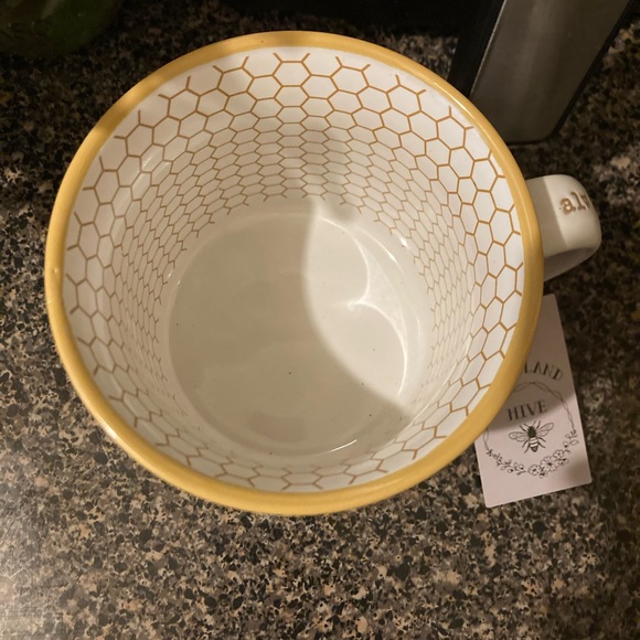 Honeycomb Bee Mug”Always Bee Happy” 🐝 Heartland Hive - Picture 4 of 4